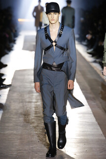 Moschino FALL 2018 MENSWEAR Milan MFW коллекция Moschino осень 2018 мужская неделя моды в Милане Mainstyles
